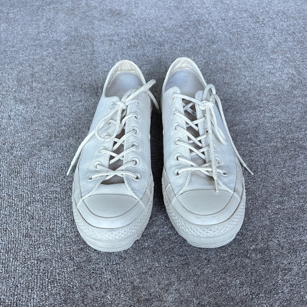 Unique Converse - Picture 2 of 5